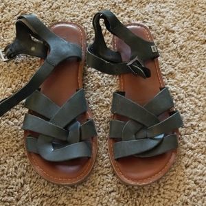 Tom's black sandals flats. Size 6.